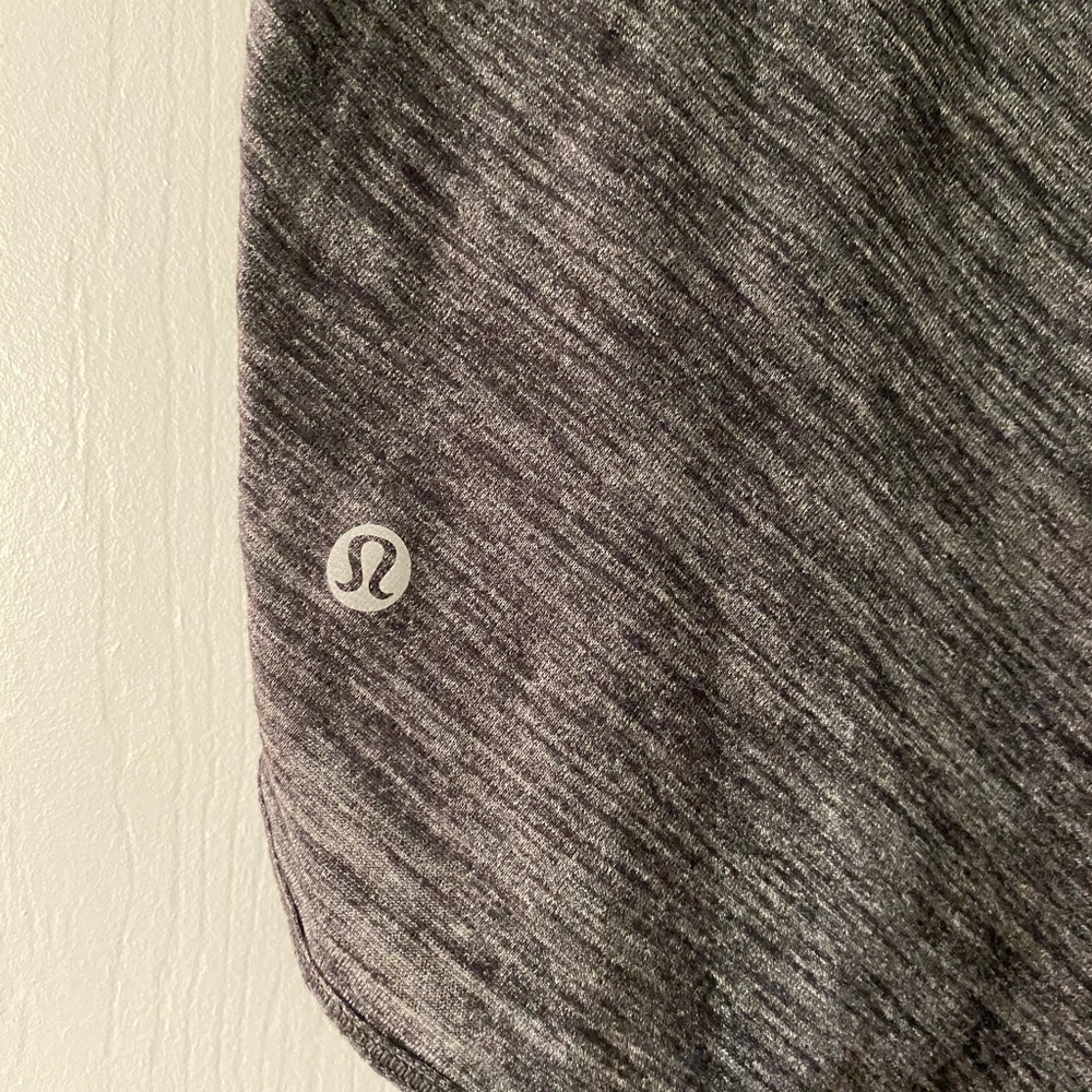 Lululemon tank top size 6 - Picture 3 of 3